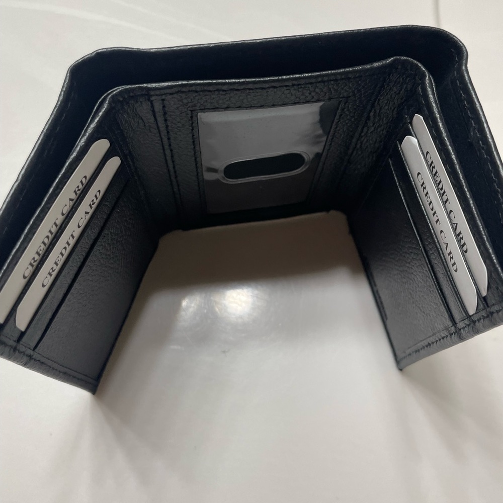 Elegant Black Leather Card Holder Estalon men’s trifold wallet